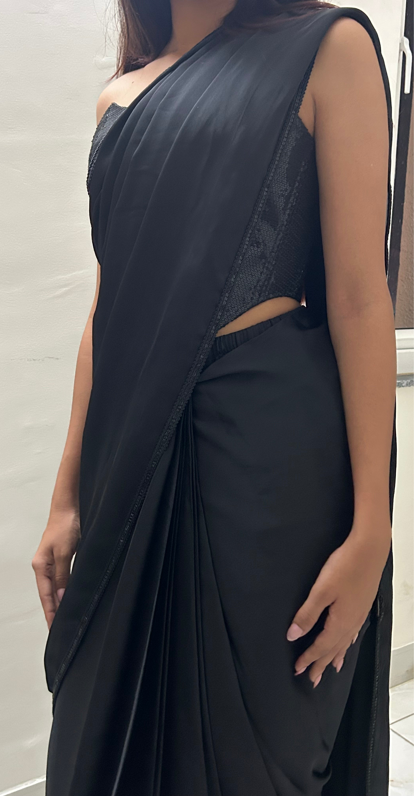 SM PRE-DRAPED SAREE & RAGAR CORSET