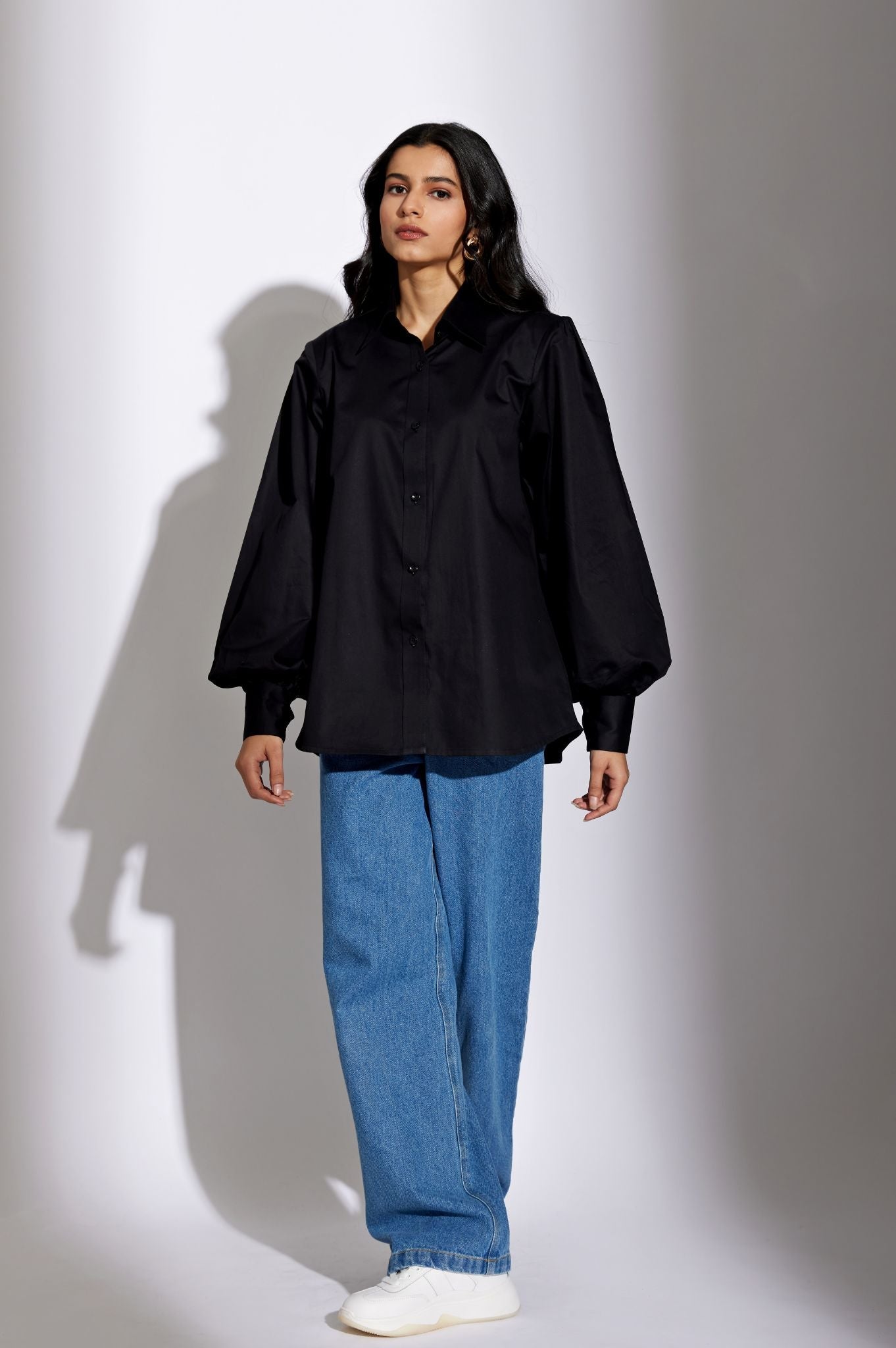 SHOULDER PADDED BALLOON SLEEVES